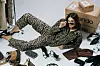 Bluza 298,49 € ANINE BING , traperice leopard uzorka 168,43 € BAUM UND PFERDGARTEN , Natikače 34,38 € Even&Odd , Sunčane naočale 14,47 € Even&Odd - sve ZALANDO