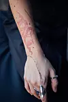 Prvu tetovažu napravila je s 18 godina, u rodnom Irkutsku u Sibiru kod tattoo majstorice koja radi savršene zmajeve