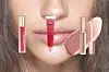 Rare Beauty Stay Vulnerable Glossy Lip Balm (18 dolara)/ Honest lip gloss (18 eura)/ NARS Afterglow Lip Shine (27 eura)