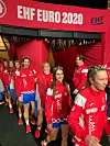 Okrunjene rukometašice dolaze po medalje.