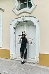 Top GANNI i cipele BY MALENE BIRGER, sve Garderoba Concept Store; suknja i remen KLISAB; naušnice ZARA; narukvica PRAHIR