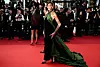 Manekenka Winnie Harlow zasigurno je privlačila pažnju svojom haljinom brenda Jean Paul Gaultier s halterom i dramatičnim zelenim satenskim šlepom.