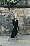 Sako GOLDEN GOOSE i haljina ISABEL MARANT, sve Nicolas Concept Store; naušnice LIÉ STUDIO, Garderoba Concept Store; ogrlica, narukvica i prstenje, sve PRAHIR; salonke iz fundusa stilistice