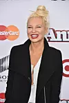 NEW YORK, NY - DECEMBER 07: Singer-songwriter Sia attends the