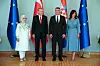 Zagreb, 080922. Pantovcak, Ured predsjednika. Turski predsjednik Recep Tayyip Erdogan sa suprugom je u slubenom posjetu RH. Susreo se s predsjednikm RH Zoranom Milanovicem. Na fotografiji: svecani docek, Emine Erdogan, Recep Tayyip Erdogan, Zoran Milanovic i Sanja Music Milanovic.