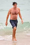 Nakon što je godinama živio u Los Angelesu, glumac se 2020. preselio u Sydney.