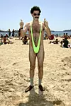 Baron Cohen je 2006. šetao plažom u Cannesu kao kazahstanski novinar Borat.