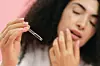 Nakon primjene vitamina C nisu rijetkost iritacije kože, poput svrbeža, crvenila i zatezanja