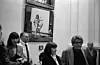 Newton, Helmut. Fotograf; Berlin 31.10.1920 – Los Angeles 23.1.2004. Helmut Newton (re.) mit Ehefrau June in einer Ausstellung mit seinen Werken im Martin-Gropius-Bau in Berlin. Foto, 1988.,Image: 278943659, License: Rights-managed, Restrictions: Additional copyrights must be cleared., Model Release: no, Credit line: Hansgert Lambers / AKG / Profimedia