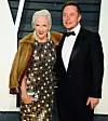 Dvije najvažnije žene u njegovu životu su djevojka Grimes i majka Maye Musk, koja se u osmom desetljeću bavi manekenstvom.