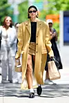 Hailey Bieber šeće sretno ulicama New Yorka.