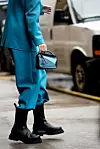 Tjedan mode u New Yorku; modni kontrast za koji su zaslužne it robusne čizme Bottega Veneta i mikro Loewe torbica metalnog sjaja