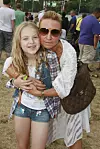 S majkom Meg Matthews snimljene na festivalu u Hyde Parku 2010.