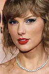 Taylor Swift obožava crvenu nijansu na usnama