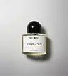 BYREDO Sundazed Eau de Parfum - Ovaj slatko-citrusni parfem sastoji se od svijetlih gornjih nota mandarine i kalifornijskog limuna. Prekrasno se uravnotežuje sa šećernom vatom, bijelim mošusom, nerolijem, sambakom i nekim naznakama jasmina koji parfemu daju cvjetnu svježinu. Mogu ga koristiti i muškarci i žene.