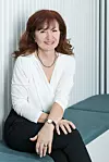 Dobitnica nagradnog makeovera u Poliklinici Lohuis & Filipović prezadovoljna je postignutim rezultatima.