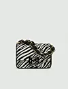 Zebra print ističe se kao must-have sezone za dame koje vole upečatljiv stil