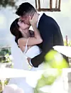 Prvi bračni poljubac Sarah Hyland i Wellsa Adamsa