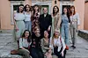 Nakon otvorenja ‘Percepcija‘ u Gradskoj galeriji Labin lanjskog ožujka: čuče Meri Files, Glorija Blazinšek, Marta Radman i Monika Milas, a stoje Stephanie Peršić, Marina Rajšić, Anja Juričić, Eni Blašković, Hana Hanak, Alba Miočev, Iris Poljan,