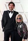 Bradley Cooper je stigao s mamom Glorijom Campano