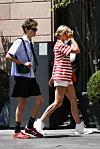 Gwyneth Paltrow sa sinom Mosesom Martinom u opuštenoj šetnji Milanom