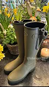 Claudia je odabrala model ‘Women‘s Vierzonord Neoprene Lined Wellington Boot‘ u boji ‘Iconic Green‘ s crnom podstavom