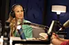 Carrie je uvedena u svijet podcasta.