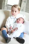 Prva fotografija princa Georgea s princezom Charlotte