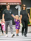Bradley Cooper i Irina Shayk u New Yorku s kćerkicom Leom lanjskog ljeta