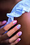 Usporedno sa snažnim koloritom, veliki su hit pastelne i takozvane nude nijanse.