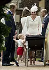 Na putu na krštenje princeze Charlotte oduševio je svojim znatiželjnim zavirivanjem u kolica