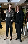 Bojana je blistala u bluzi sa životinjskim uzorkom i elegantnim crnim hlačama na crtu, a Ivana se pojavila u crnome odijelu.