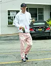 Beverly Hills, CA - Machine Gun Kelly stops for some drinks at Jayde's at the Glenn in Beverly Hills. *UK Clients - Pictures Containing Children Please Pixelate Face Prior To Publication*, Image: 520398036, License: Rights-managed, Restrictions: , Model Release: no, Credit line: 4CRNS, WCP / BACKGRID / Backgrid USA / Profimedia