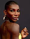 Michaela Coel uskladila je boju haljine i tuša na očima
