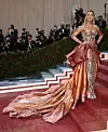 Blake Lively u Versace izdanju na Met Gali 2022.