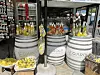 Suveniri, likeri i aromatična ulja pripravljeni su od limuna koji uspijevaju na plantažama na obroncima iznad gradića