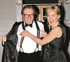 Glumica Sharon Stone nije odoljela da ga povuče za naramenice nakon intervjua 1998.