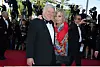 Kim Novak sa suprugom Robertom Malloyjem snimljena u Canesu 2013. Nakon 44 godine braka, od prosinca 2020. Kim je udovica.