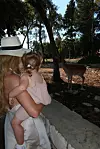 Nekoliko su puta išli i na otok Badiju jer je Mabel oduševljena jelenima i htjela ih je ponovno vidjeti