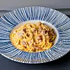 Carbonara se poslužuje vruća