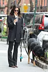 Emily Ratajkowski za jutarnju šetnju sa svojim kućnim ljubimcem odlučila se za stylish modnu kombinaciju koju smo odlučili 'iskopirati'