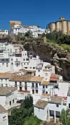 Setenil de las Bodegas nalazi se na pola puta između Seville i Malage