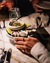 Restoran se nalazi na samoj obali Jadrana, posebna pažnja posvećena je domaćim sastojcima