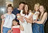 Bračni par ima petero djece, 21-godišnju Poppy, 20-godišnju Daisy, 14-godišnju Petal, 12-godišnjeg Buddyja i 7-sedmogodišnjeg Rivera