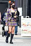 Irina Shayk retro komplet začinila je crnim combat čizmama.