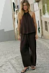 Lepršavi top s američkim izrezom - 22,95 eura; Fluidne crop hlače - 25,95 eura