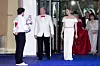 Na ulazu u balsku dvoranu, princezi je darovan buket