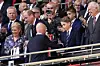 Princ William i princ George koji se rukuje sa slavnim Pepom Guardiolom
