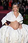 Sienna Miller trbuščićem je privlačila pozornost na nidbih nabufestaciji Vogue World London