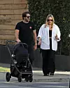 Margot Robbie i njezin suprug u jednoj od prvih šetnja s bebicom